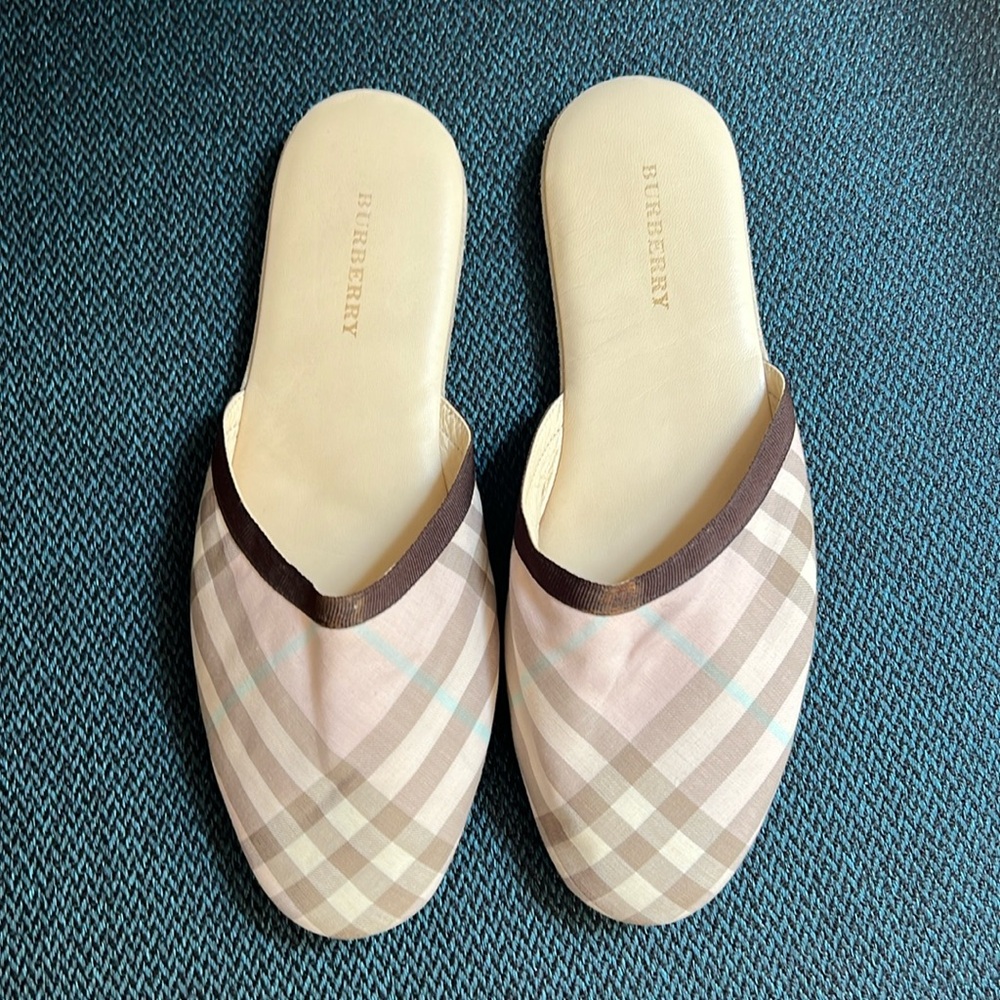 Burberry vintage pink nova check slippers